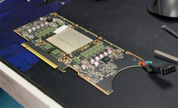 NVIDIA CMP 170HX 頂級(jí)礦卡首測(cè) 散熱極盡奢侈，PCB電路板震撼解密